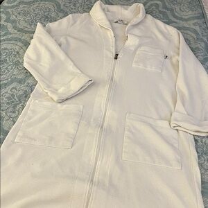 Women's White Zip-Up Spa Bathrobe